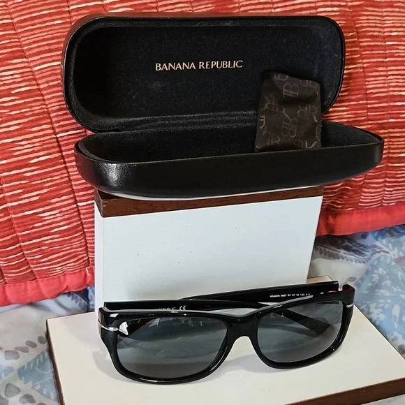 Banana Republic | Accessories | Banana Republic Nwot Black  display picture 1